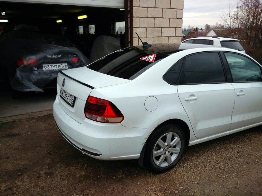 Спойлер на Фольксваген поло черный