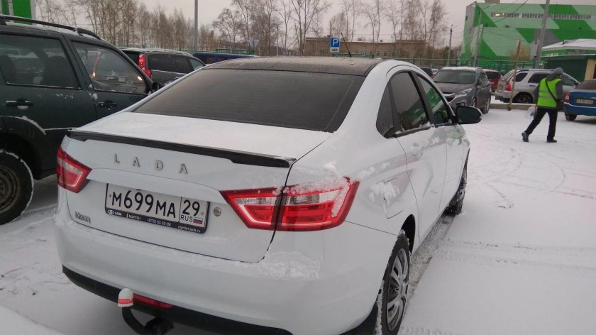 Черный спойлер Веста