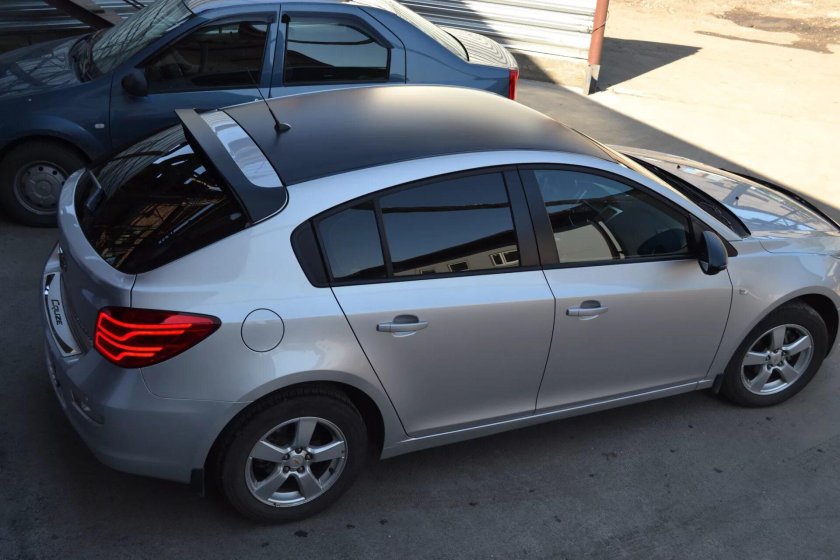 Шевроле Круз хэтчбек серый