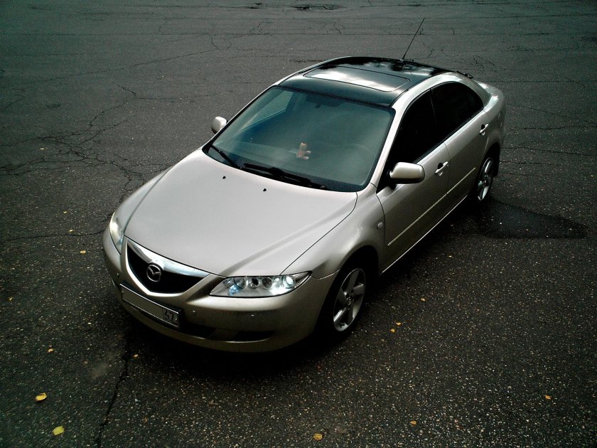 Серебристая Мазда 6 gg