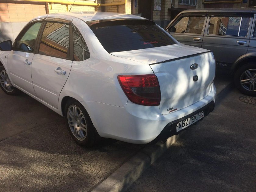 Лип спойлер Лада Гранта