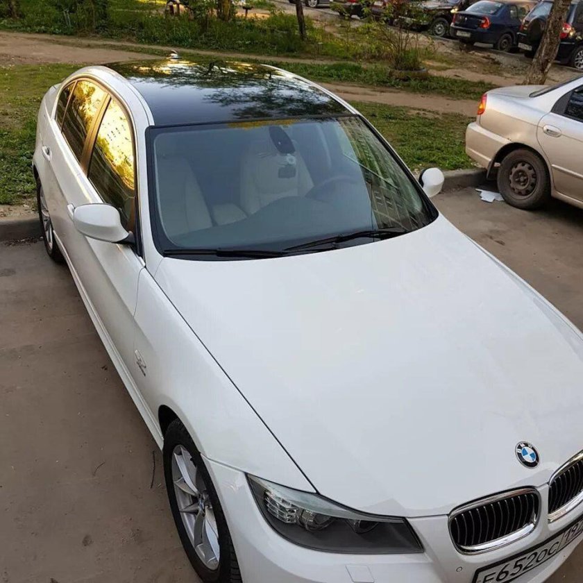 БМВ е90 белая с черной крышей