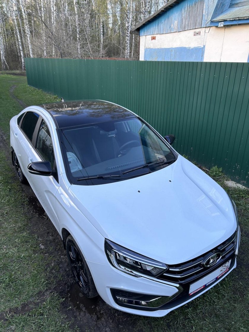 Белая лада веста