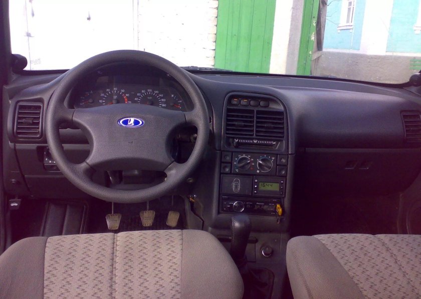 ВАЗ 2110 2007 года салон