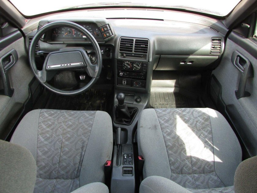 ВАЗ 2110 2003 года салон