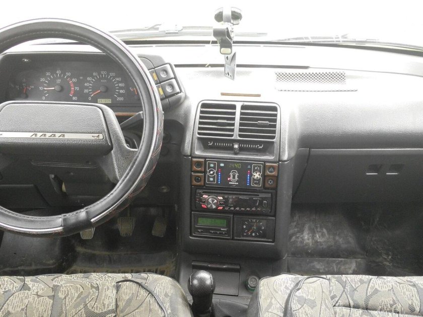 ВАЗ 2110 2001 салон