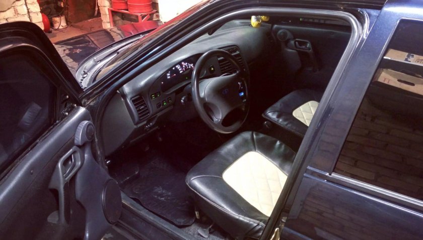 ВАЗ 2110 черный салон