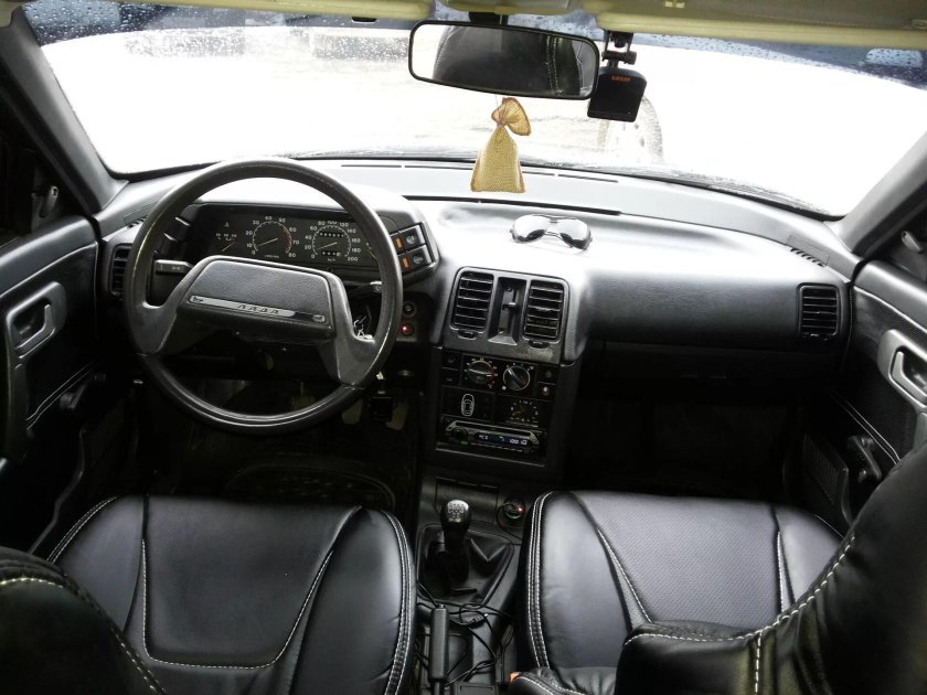 ВАЗ 2110 черный салон