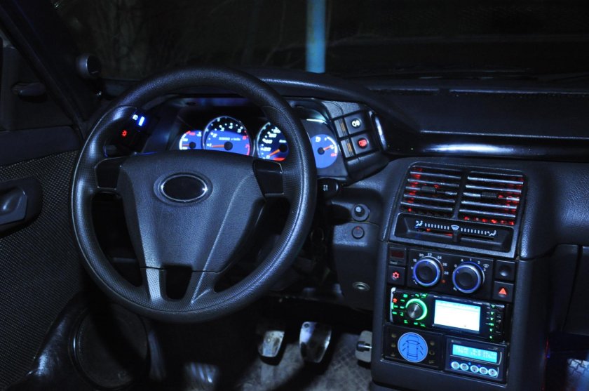 ВАЗ 2110 салон приборка