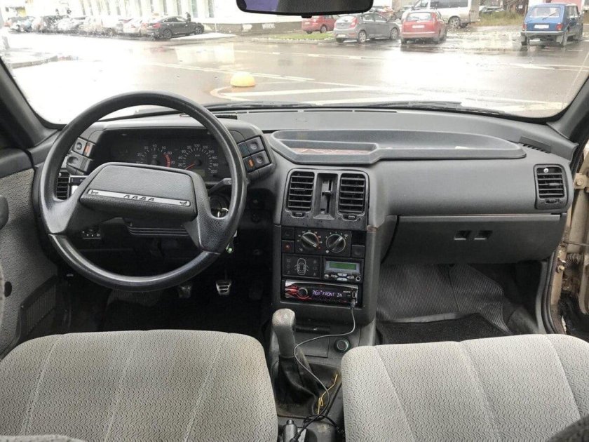 ВАЗ 2110 2001 салон