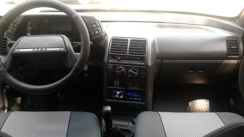 Лада ВАЗ 2110 В салоне