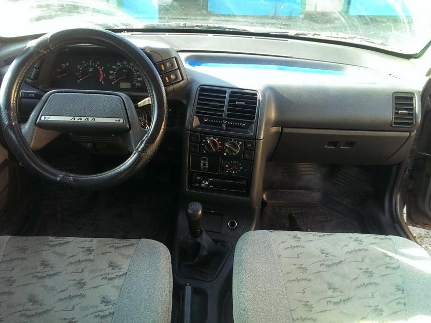 ВАЗ 2110 2003 года салон