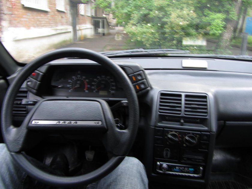 ВАЗ 2110 2005 года салон