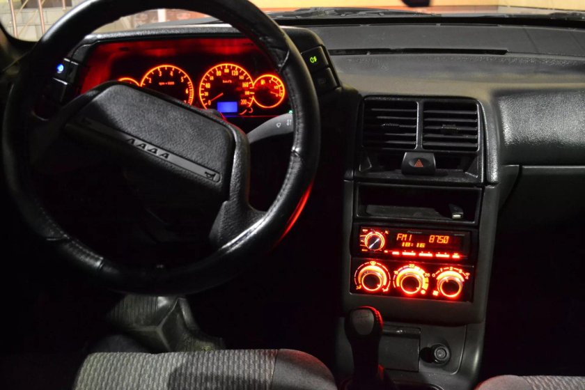 ВАЗ 21102 салон