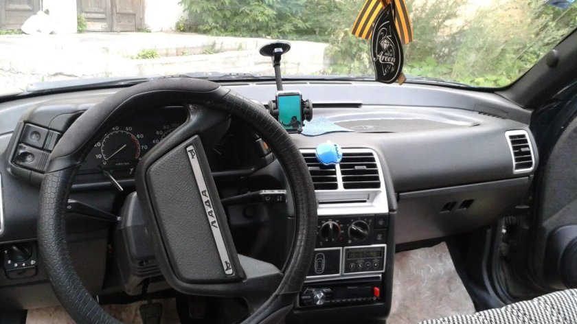 ВАЗ 21102 салон