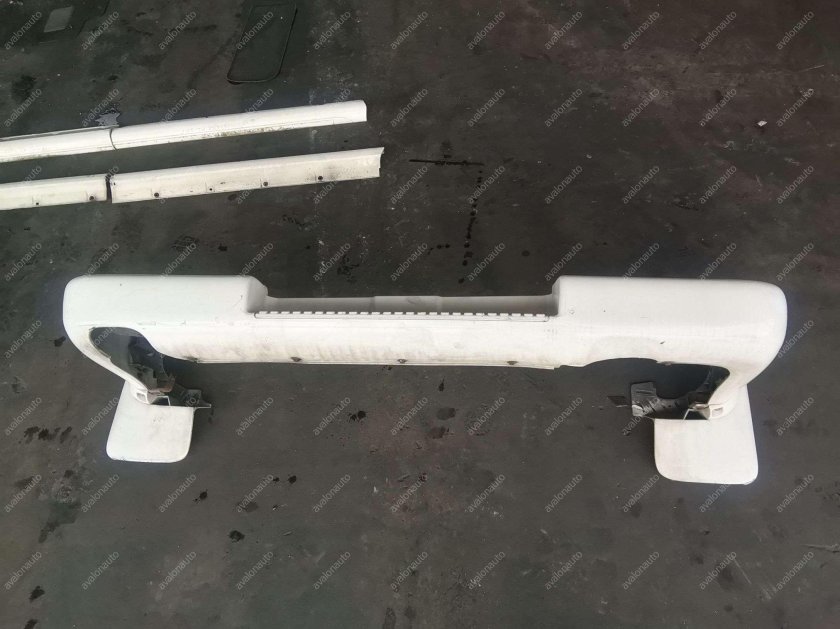 Исузу заглушка заднего бампера