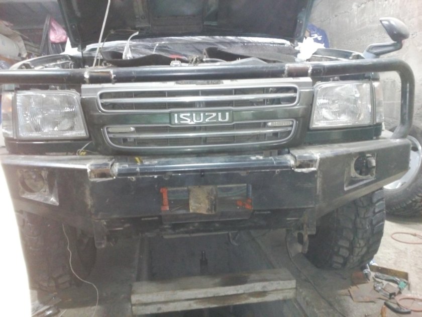 Силовой бампер Исузу Бигхорн