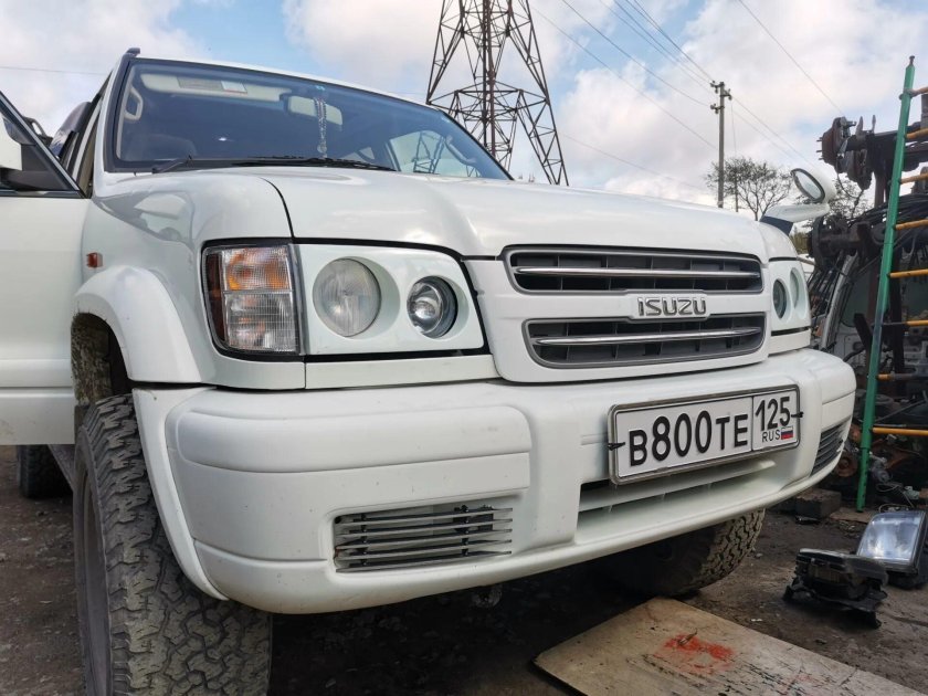 Фары Исузу Бигхорн