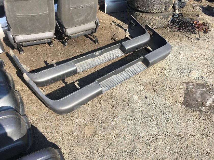 Задний бампер Isuzu Wizard