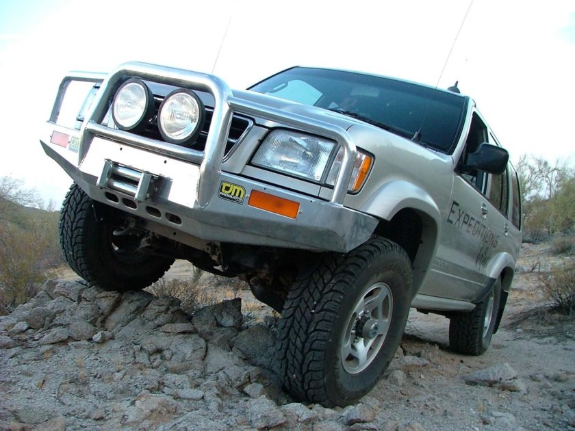 Силовой бампер Исузу Бигхорн