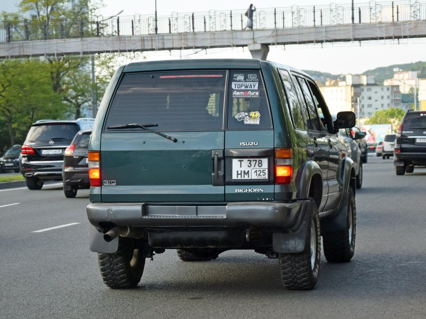 Задний бампер Isuzu Bighorn