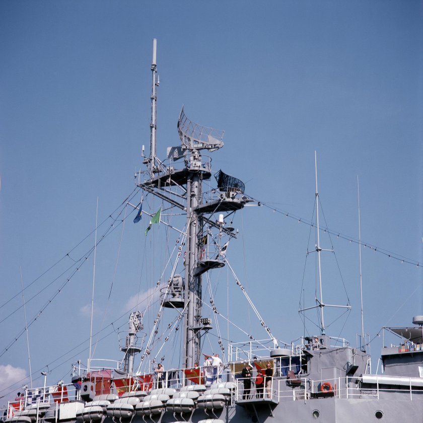 Мачта современного корабля