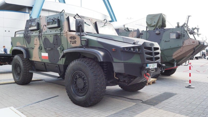 Польша бронемашина amz tur