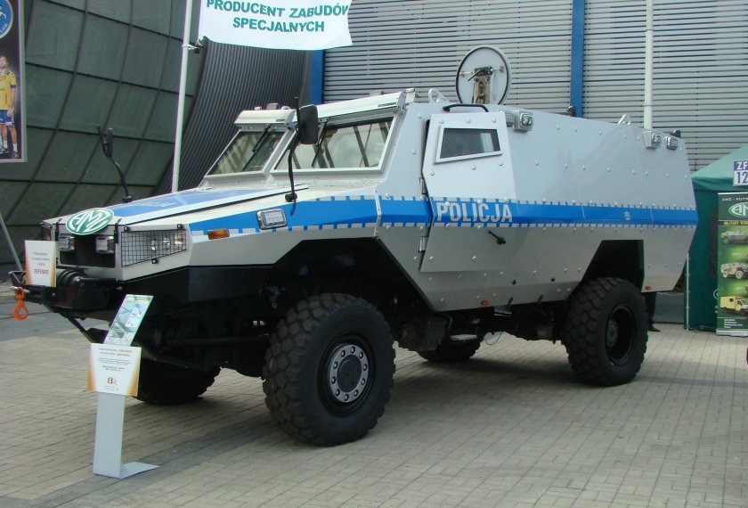 Автомобиль зубр