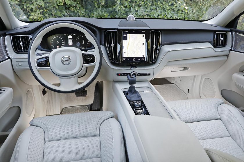 Вольво xc60 2018 салон