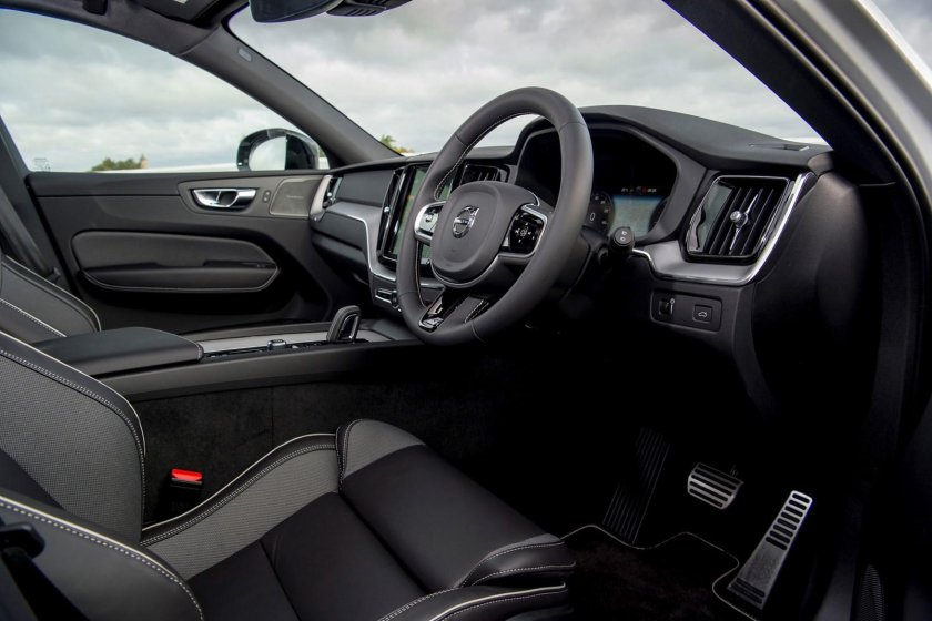 Вольво хс60 2021 салон