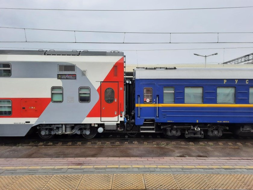 Нумерация вагонов на платформе