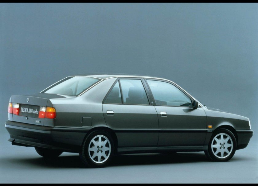 Автомобиль Lancia Dedra