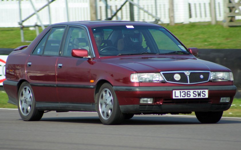 Машина Лянча Дедра