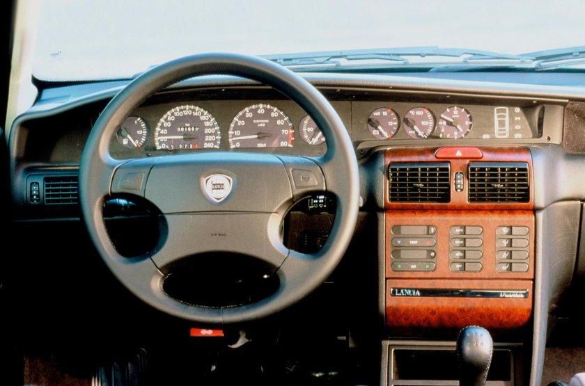 Лянча Дедра 1998