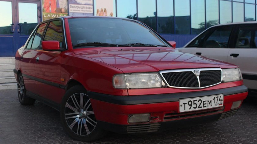 Автомобиль Lancia Dedra