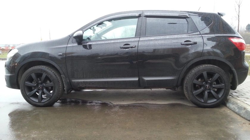 Nissan Qashqai j10 r18 черный