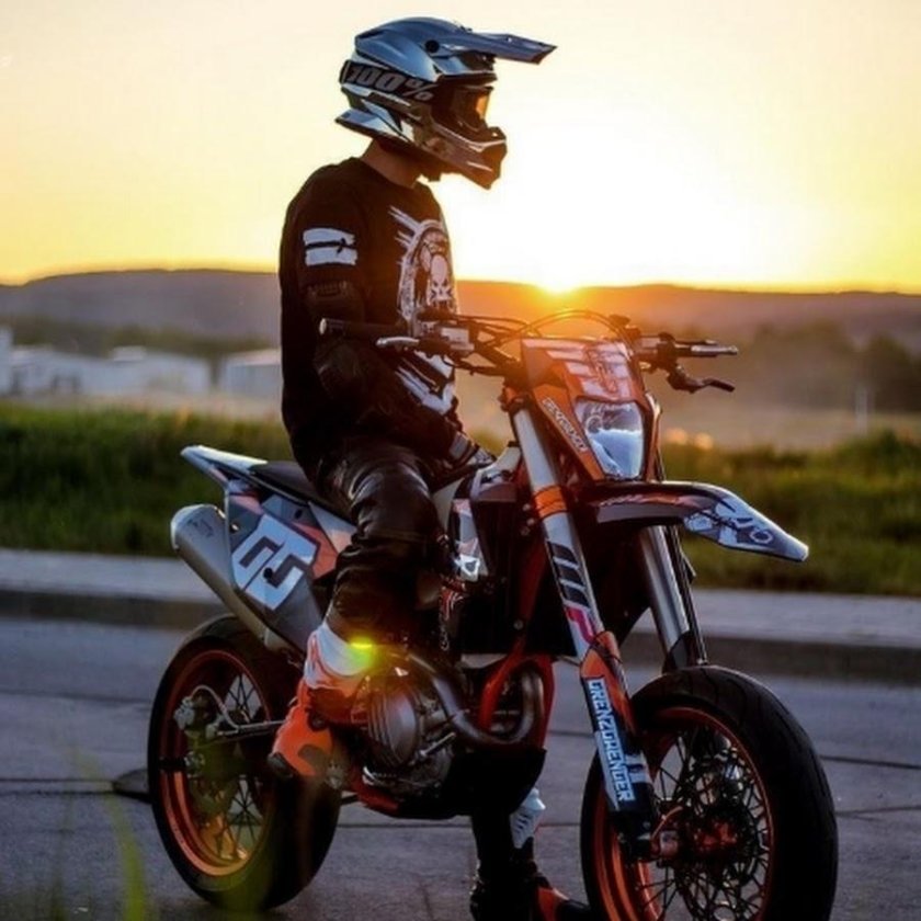 Питбайки на закате