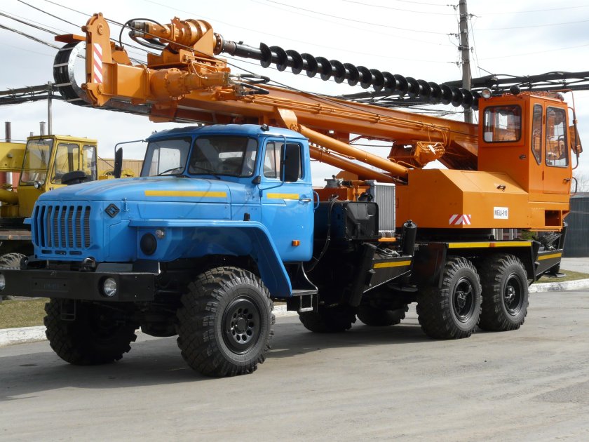 Бурильная шнековая машина МБШ-818