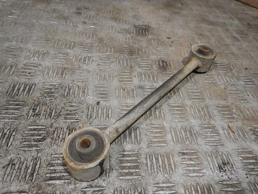 Поперечная тяга Нива Шевроле задняя