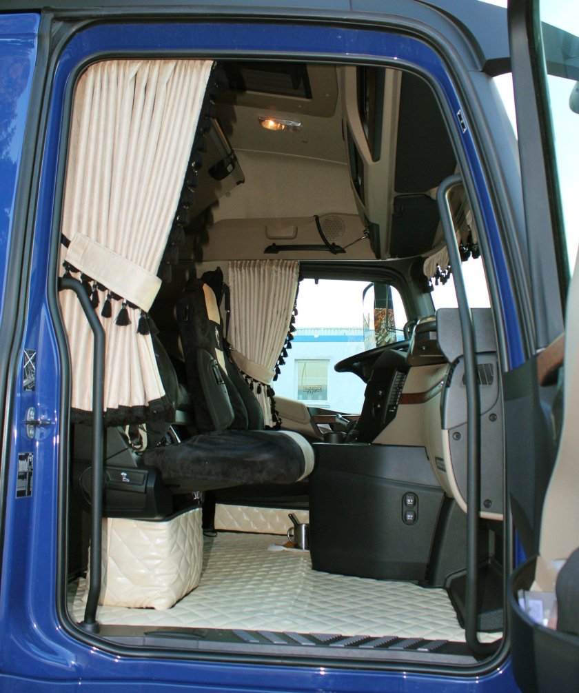 Шторки в кабину man TGX 440