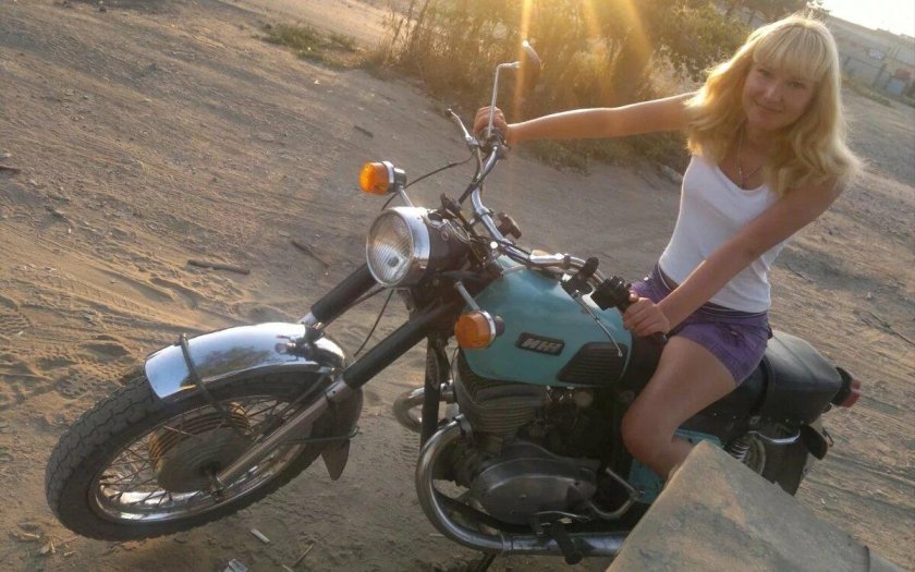 ИЖ Юпитер 5 и девушки