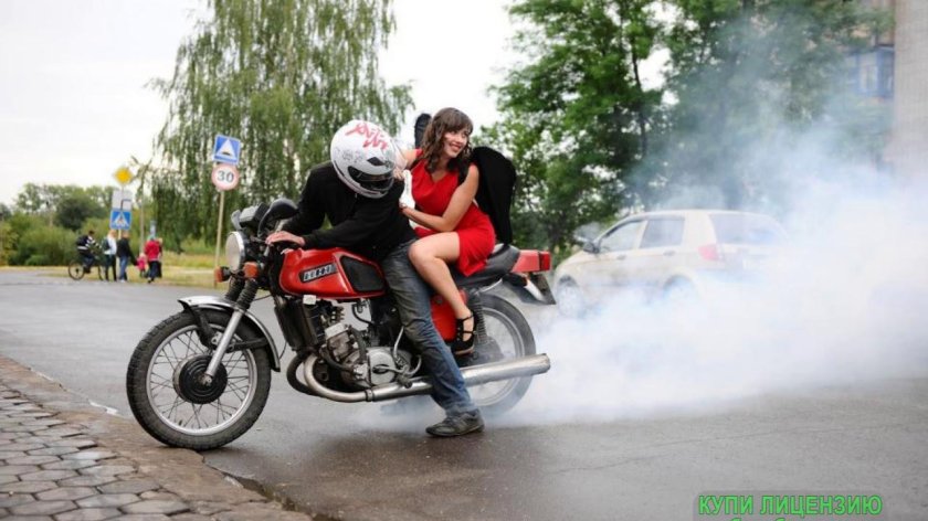 Мотоциклист на ИЖ Планета 5