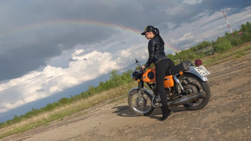 ИЖ ПС И девушка