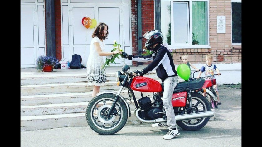 ИЖ Юпитер 5 и девушки