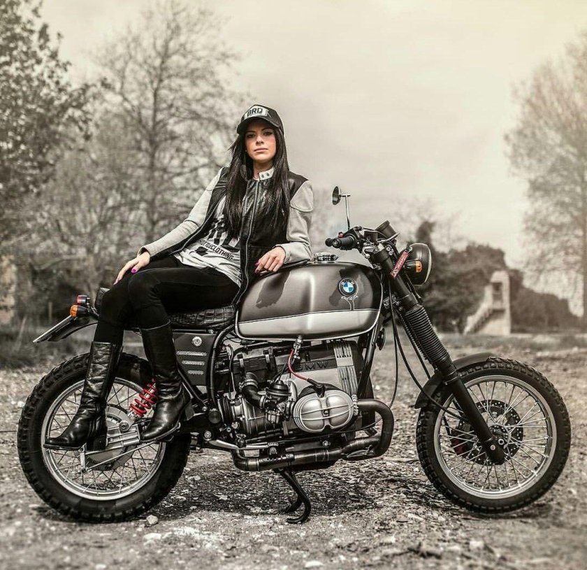 Девушка на кафе рейсер