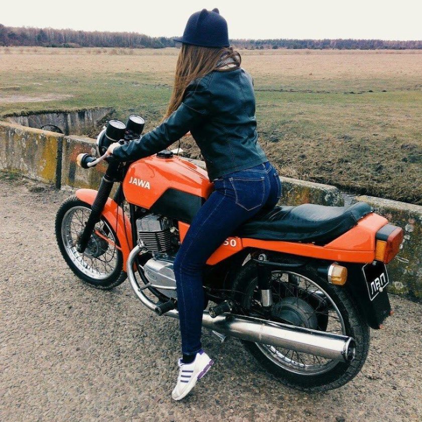 ИЖ Юпитер 5 и девушки