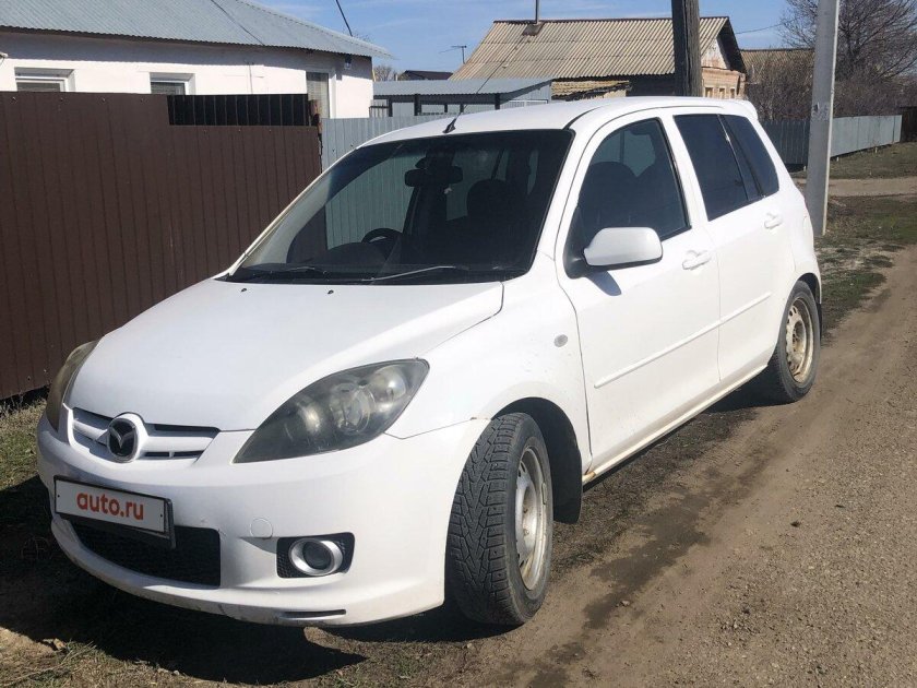 Мазда демио 2002 белая