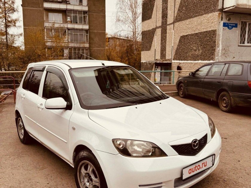 Мазда демио 2003