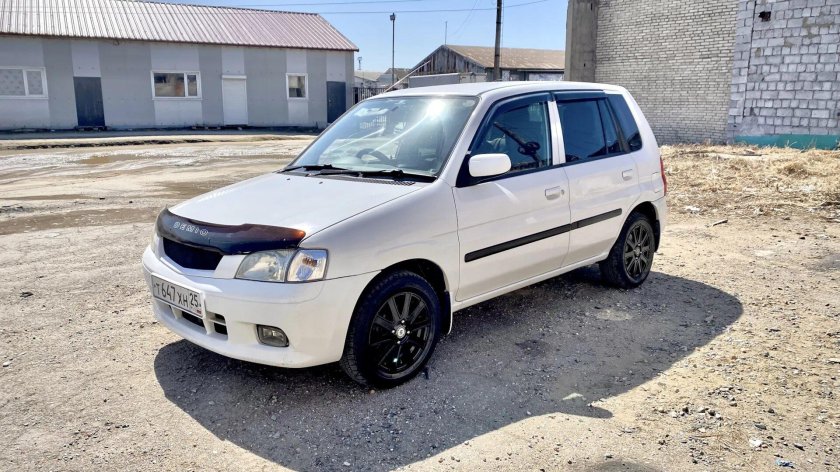 Мазда Демио 2001 год