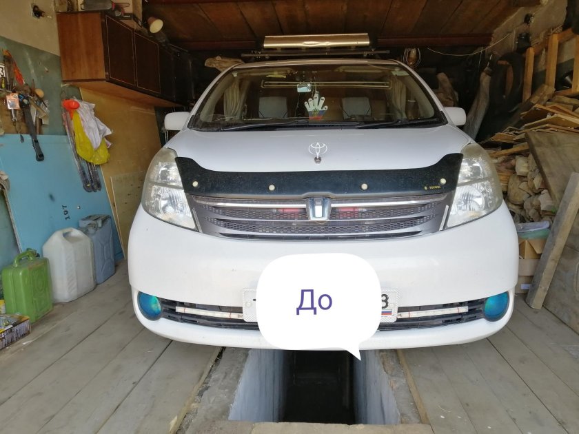 Тойота Исис лампа ближнего света